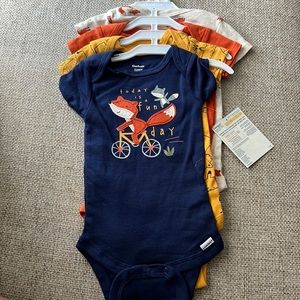 SOLD Gerber 3-6M Bodysuit Gift Set